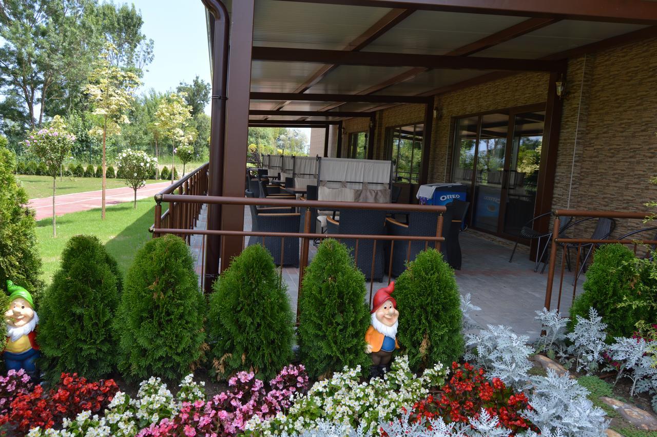 Camp And Pool Hotel Kranevo Buitenkant foto