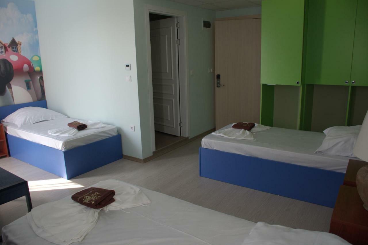 Camp And Pool Hotel Kranevo Buitenkant foto