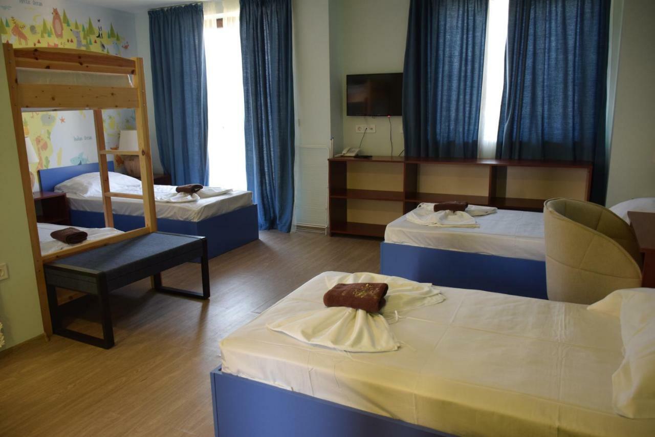Camp And Pool Hotel Kranevo Buitenkant foto