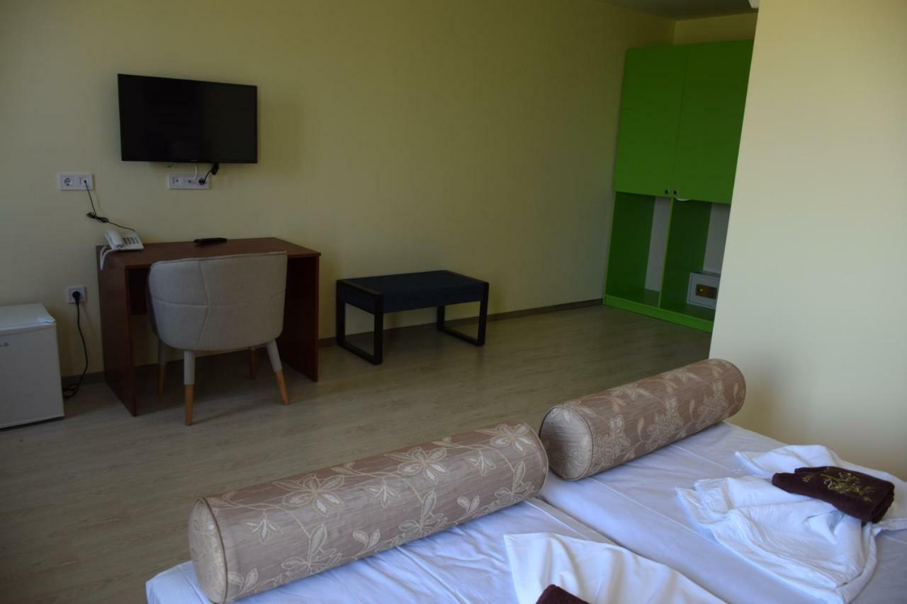 Camp And Pool Hotel Kranevo Buitenkant foto