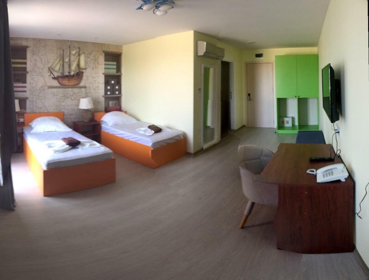 Camp And Pool Hotel Kranevo Buitenkant foto
